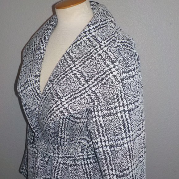 SHINESTAR COLLECTION MS SIZE LARGE BLACK AND WHITE PLAID BELTED WAIST MIDI COAT - Picture 7 of 9